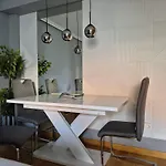 Apartment Mercurio Blanco Leon